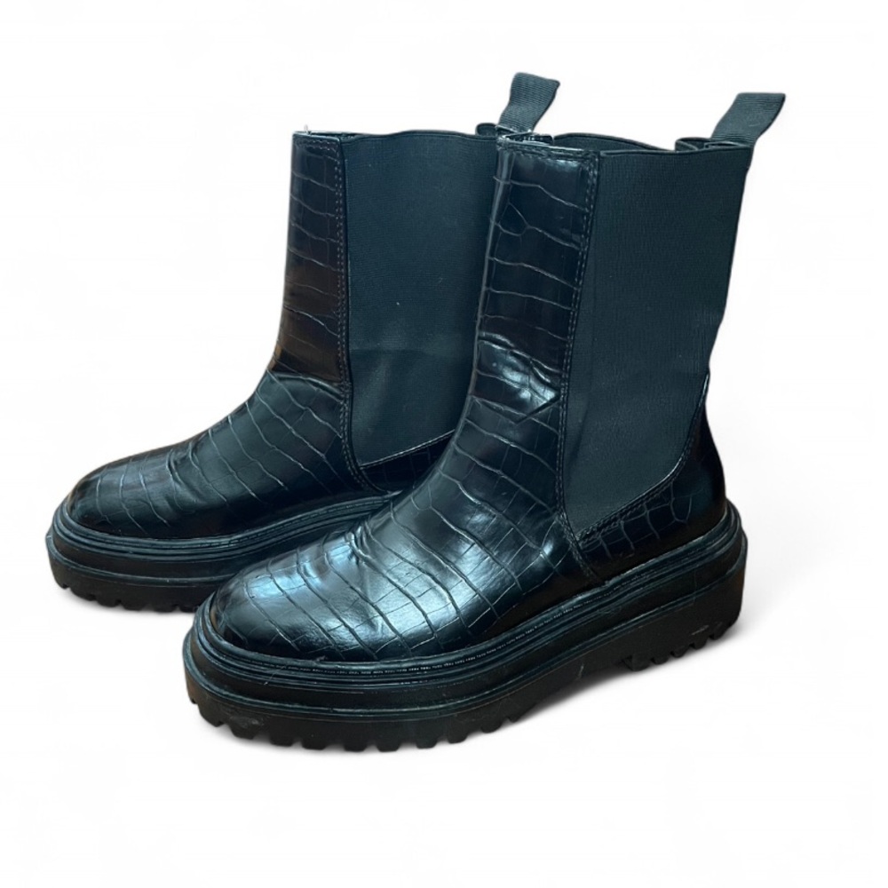 Zara Lug Sole Croc Embossed Black Leather Ankle Boot Size 39
